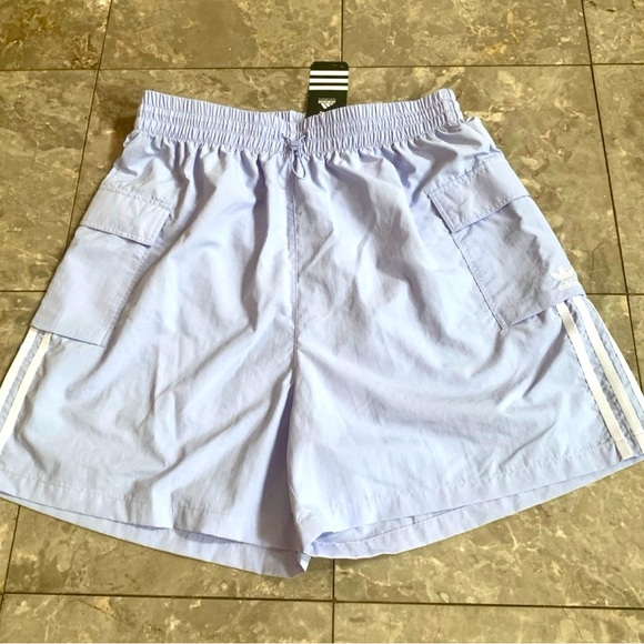 Adidas Originals Cargo Shorts Adicolor Sz L
Women NWT - Picture 5 of 10
